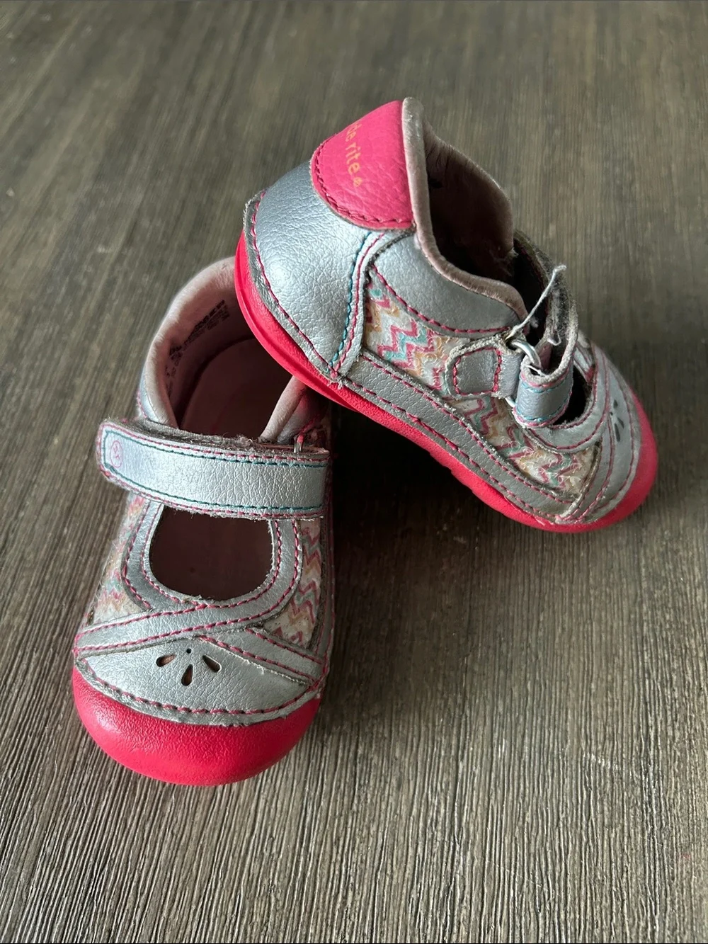 Stride Rite Girls Silver and Coral Mary Janes, Sz. 3.5, Good Condition.